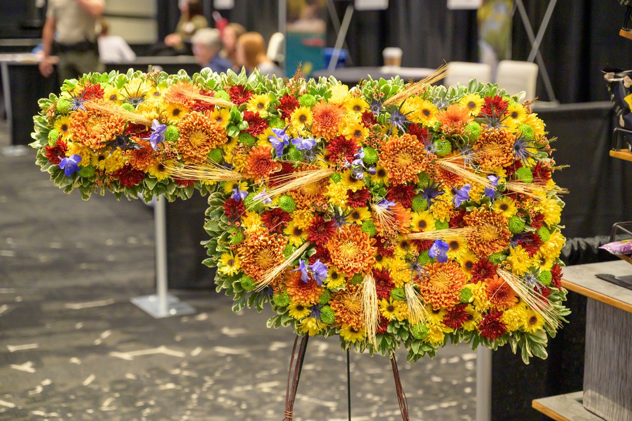 Oklahoma-shaped floral arrangement in the ballroom.